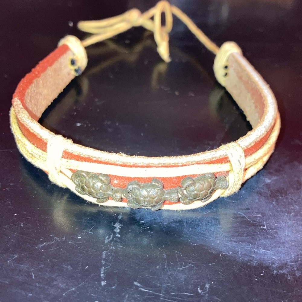 Leather turtle bracelet from Hawaii, brown